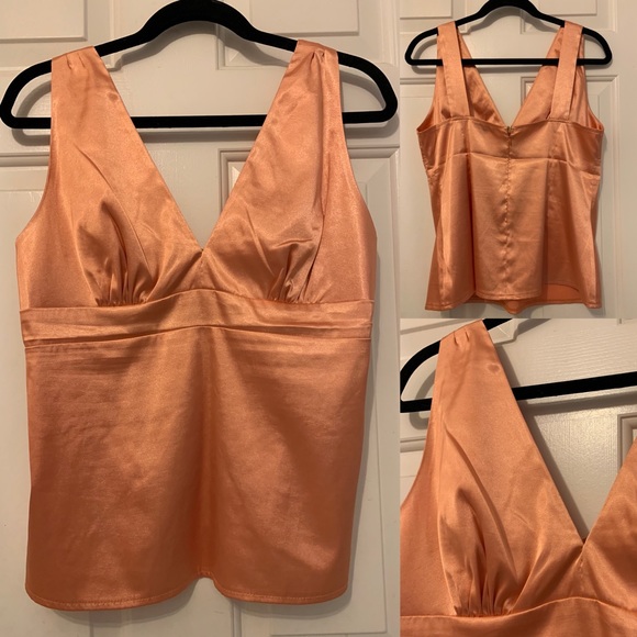 New Le Chateau v-neck sleeveless top - Picture 1 of 3